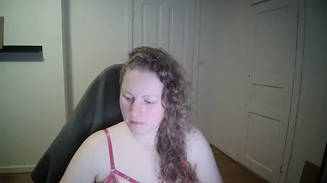 Snapshot of Girlnina-1995 chatting on 02.24.25 Girlnina-1995 online show from 02.24.25