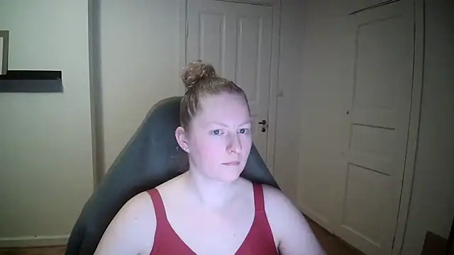 Snapshot of Girlnina-1995 chatting on 02.26.25 Girlnina-1995 online show from 02.26.25