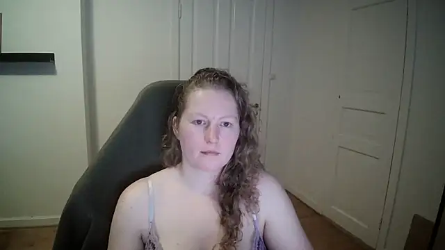 Snapshot of Girlnina-1995 chatting on 02.27.25 Girlnina-1995 online show from 02.27.25