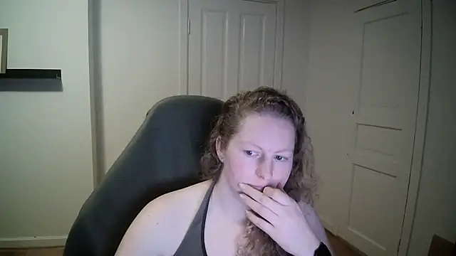 Snapshot of Girlnina-1995 chatting on 03.03.25 Girlnina-1995 online show from 03.03.25