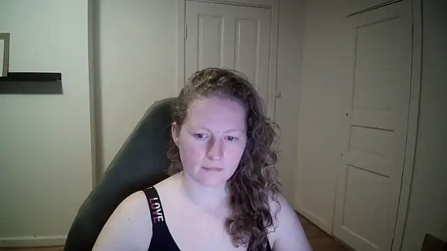 Snapshot of Girlnina-1995 chatting on 03.04.25 Girlnina-1995 online show from 03.04.25