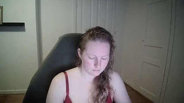 Snapshot of Girlnina-1995 chatting on 03.18.25 Girlnina-1995 online show from 03.18.25