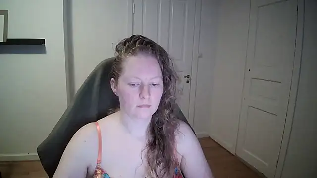 Snapshot of Girlnina-1995 chatting on 03.19.25 Girlnina-1995 online show from 03.19.25