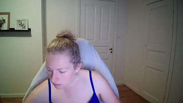 Snapshot of Girlnina-1995 chatting on 09.16.25 Girlnina-1995 online show from 09.16.25