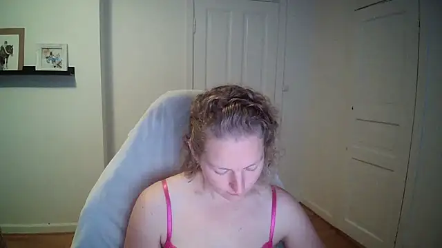 Snapshot of Girlnina-1995 chatting on 09.22.25 Girlnina-1995 online show from 09.22.25