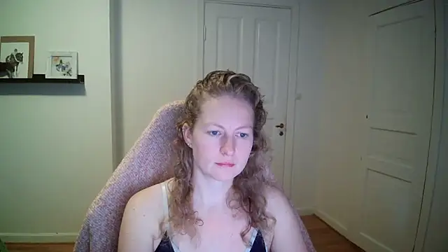 Snapshot of Girlnina-1995 chatting on 10.08.25 Girlnina-1995 online show from 10.08.25