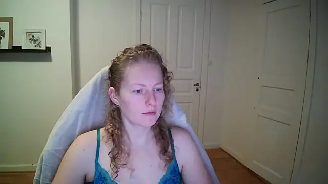 Snapshot of Girlnina-1995 chatting on 11.04.25 Girlnina-1995 online show from 11.04.25