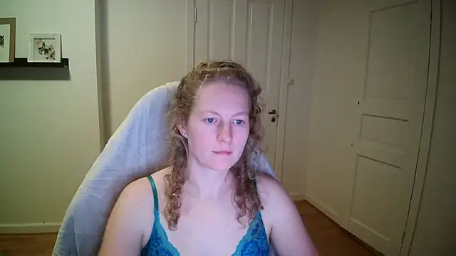 Snapshot of Girlnina-1995 chatting on 11.04.25 Girlnina-1995 online show from 11.04.25