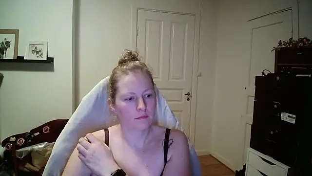 Girlnina-1995 online show from 02.04.26