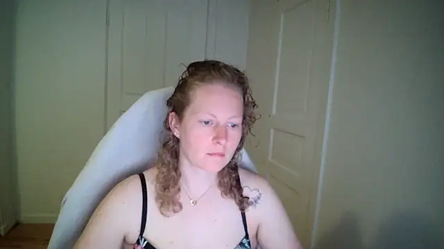 Snapshot of Girlnina-1995 chatting on 05.04.26 Girlnina-1995 online show from 05.04.26