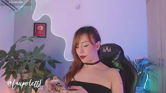 Snapshot of LauPolett chatting on 09.28.25 LauPolett online show from 09.28.25