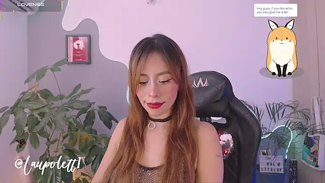 Snapshot of LauPolett chatting on 11.19.25 LauPolett online show from 11.19.25