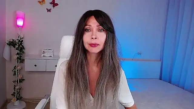 Snapshot of wendifoste chatting on 10.09.25 wendifoste online show from 10.09.25