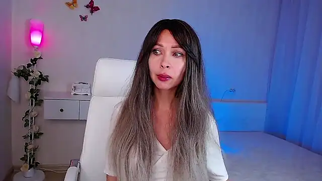 Snapshot of wendifoste chatting on 10.14.25 wendifoste online show from 10.14.25