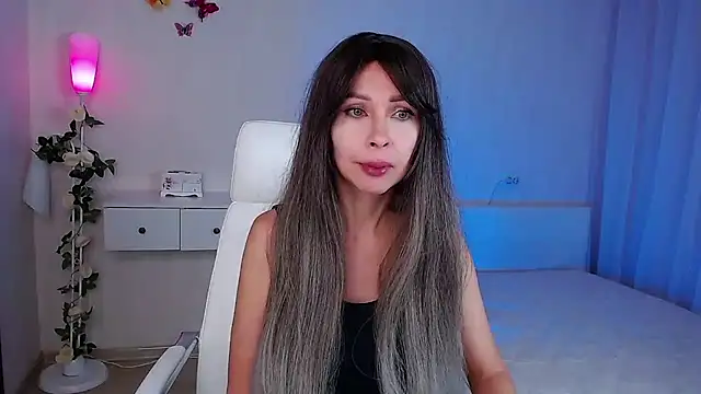 Snapshot of wendifoste chatting on 10.24.25 wendifoste online show from 10.24.25