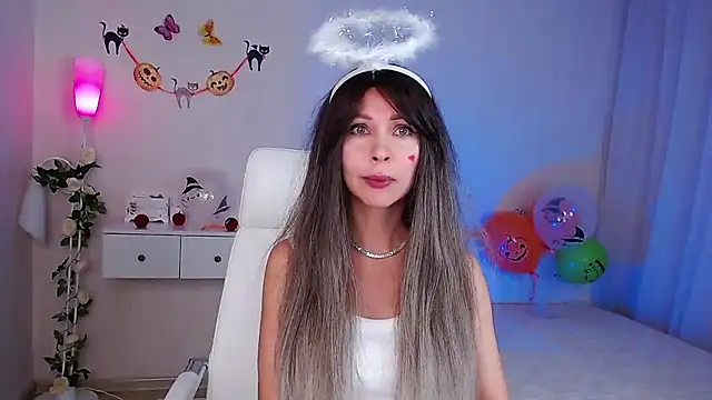 Snapshot of wendifoste chatting on 10.29.25 wendifoste online show from 10.29.25