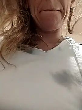 Snapshot of eatmeplease44 chatting on 09.09.25 eatmeplease44 online show from 09.09.25