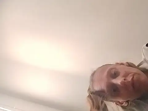 Snapshot of eatmeplease44 chatting on 09.27.25 eatmeplease44 online show from 09.27.25