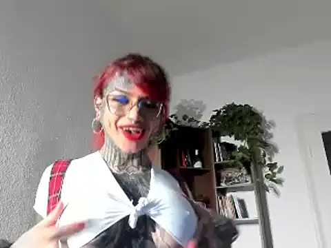 Snapshot of tamarapervert chatting on 01.10.25 tamarapervert online show from 01.10.25