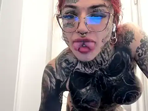 Snapshot of tamarapervert chatting on 01.23.25 tamarapervert online show from 01.23.25