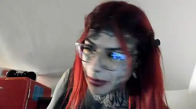 Snapshot of tamarapervert chatting on 01.28.25 tamarapervert online show from 01.28.25