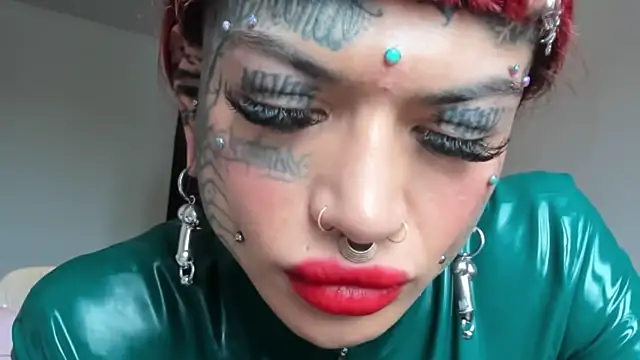 Snapshot of tamarapervert chatting on 10.12.25 tamarapervert online show from 10.12.25