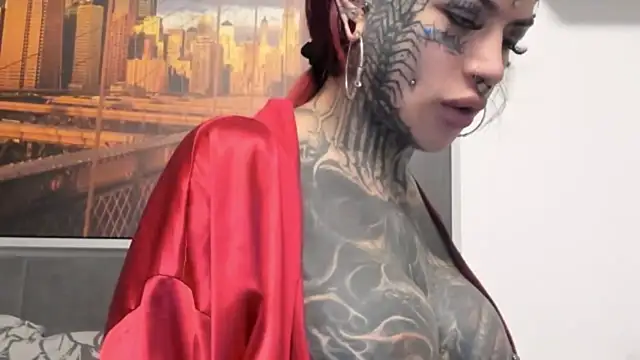 Snapshot of tamarapervert chatting on 10.25.25 tamarapervert online show from 10.25.25