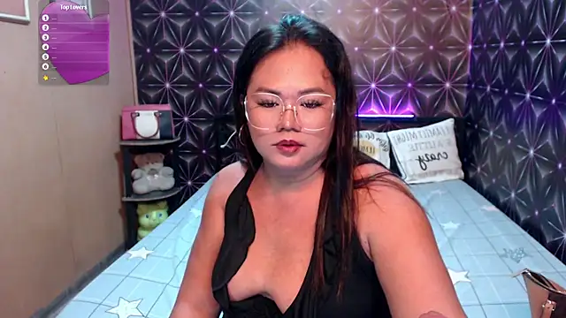 Snapshot of MagnificatMistress chatting on 01.01.25 MagnificatMistress online show from 01.01.25