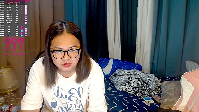 Snapshot of MagnificatMistress chatting on 10.16.25 MagnificatMistress online show from 10.16.25