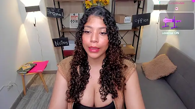 Snapshot of LilyBrunette chatting on 05.02.26 LilyBrunette online show from 05.02.26