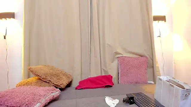 Snapshot of LilyBrunette chatting on 07.16.26 LilyBrunette online show from 07.16.26