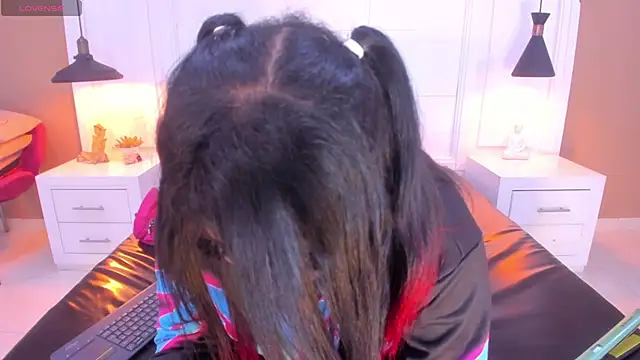 Snapshot of SilvanaCapelli chatting on 10.16.25 SilvanaCapelli online show from 10.16.25