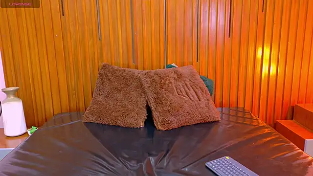 Snapshot of SilvanaCapelli chatting on 11.12.25 SilvanaCapelli online show from 11.12.25