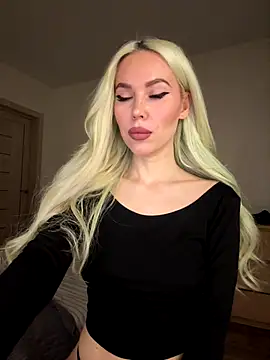 Snapshot of xDinnax chatting on 10.05.25 xDinnax online show from 10.05.25