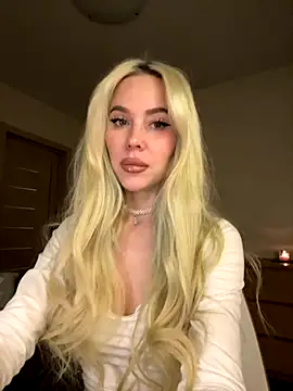 Snapshot of xDinnax chatting on 10.16.25 xDinnax online show from 10.16.25