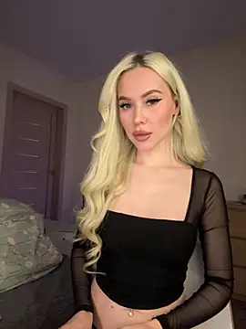 Snapshot of xDinnax chatting on 10.17.25 xDinnax online show from 10.17.25