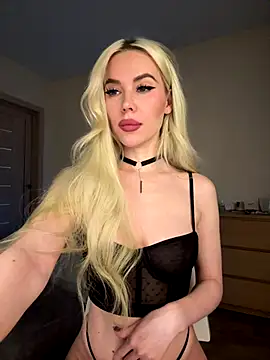 Snapshot of xDinnax chatting on 10.19.25 xDinnax online show from 10.19.25