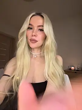 Snapshot of xDinnax chatting on 11.02.25 xDinnax online show from 11.02.25