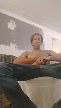 Snapshot of 247Srokin chatting on 10.18.25 247Srokin online show from 10.18.25