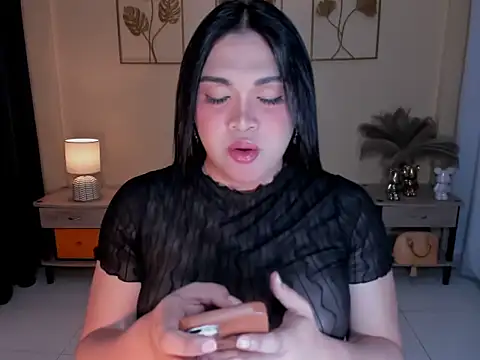 Snapshot of MaxeneCullens chatting on 05.26.26 MaxeneCullens online show from 05.26.26