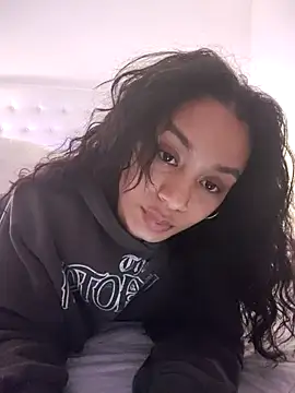 Snapshot of Leaberry chatting on 10.17.25 Leaberry online show from 10.17.25