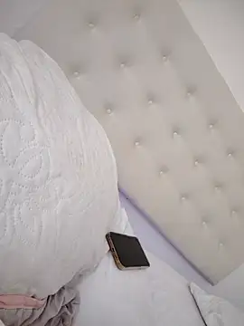 Snapshot of Leaberry chatting on 10.18.25 Leaberry online show from 10.18.25