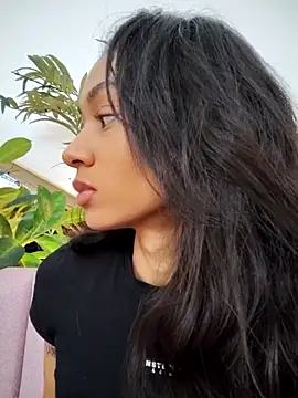 Snapshot of Leaberry chatting on 11.02.25 Leaberry online show from 11.02.25