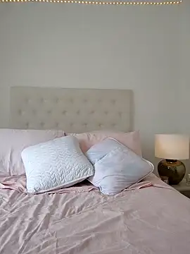 Snapshot of Leaberry chatting on 11.12.25 Leaberry online show from 11.12.25