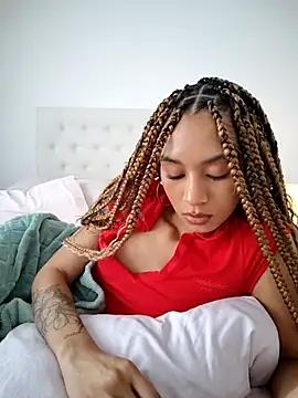 Snapshot of Leaberry chatting on 11.14.25 Leaberry online show from 11.14.25