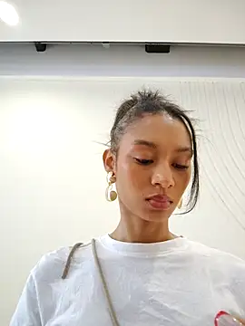 Leaberry online show from 11.19.25