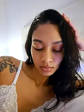 Snapshot of Leaberry chatting on 02.03.26 Leaberry online show from 02.03.26