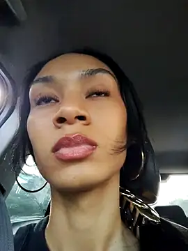 Snapshot of Leaberry chatting on 02.07.26 Leaberry online show from 02.07.26