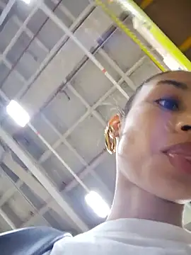 Snapshot of Leaberry chatting on 02.21.26 Leaberry online show from 02.21.26