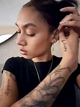 Snapshot of Leaberry chatting on 02.23.26 Leaberry online show from 02.23.26